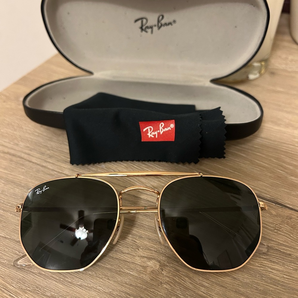Ray-Ban Gold Aviator Sunglasses